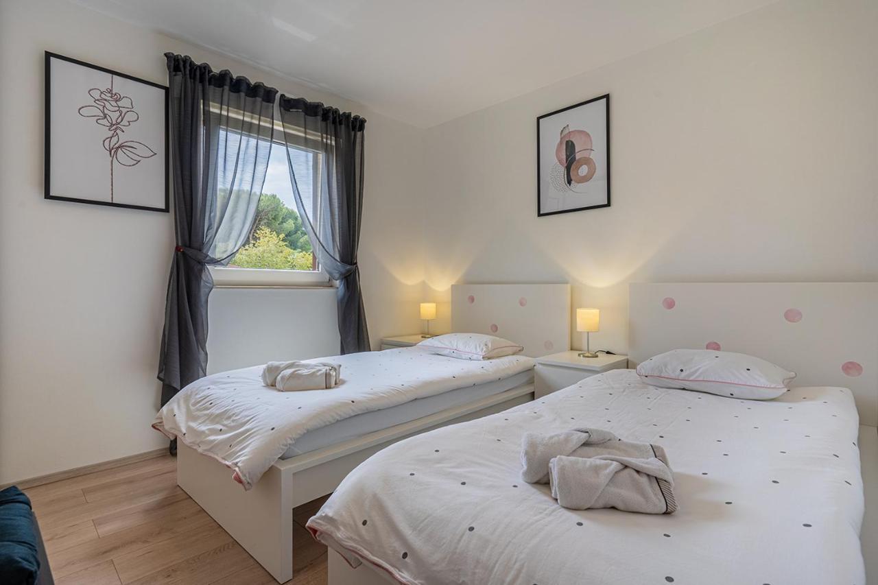 Apartmani Utmar Cres Exteriör bild