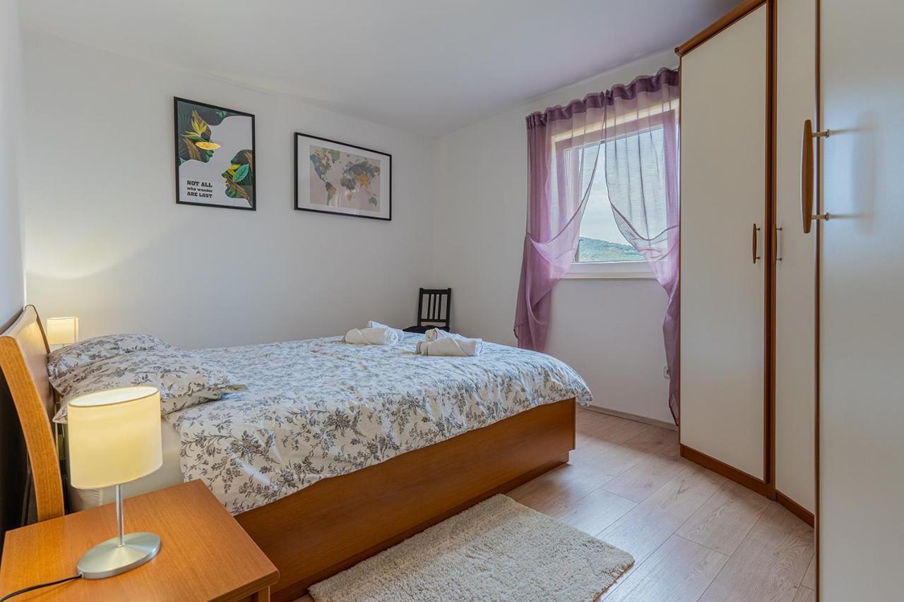 Apartmani Utmar Cres Exteriör bild