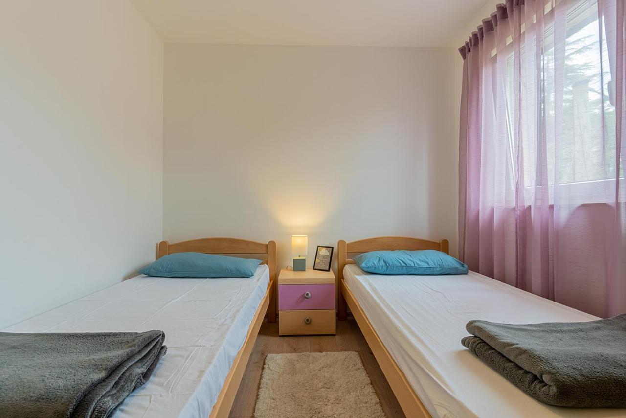 Apartmani Utmar Cres Exteriör bild