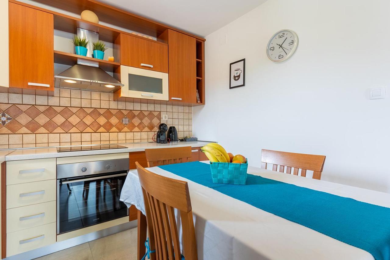 Apartmani Utmar Cres Exteriör bild