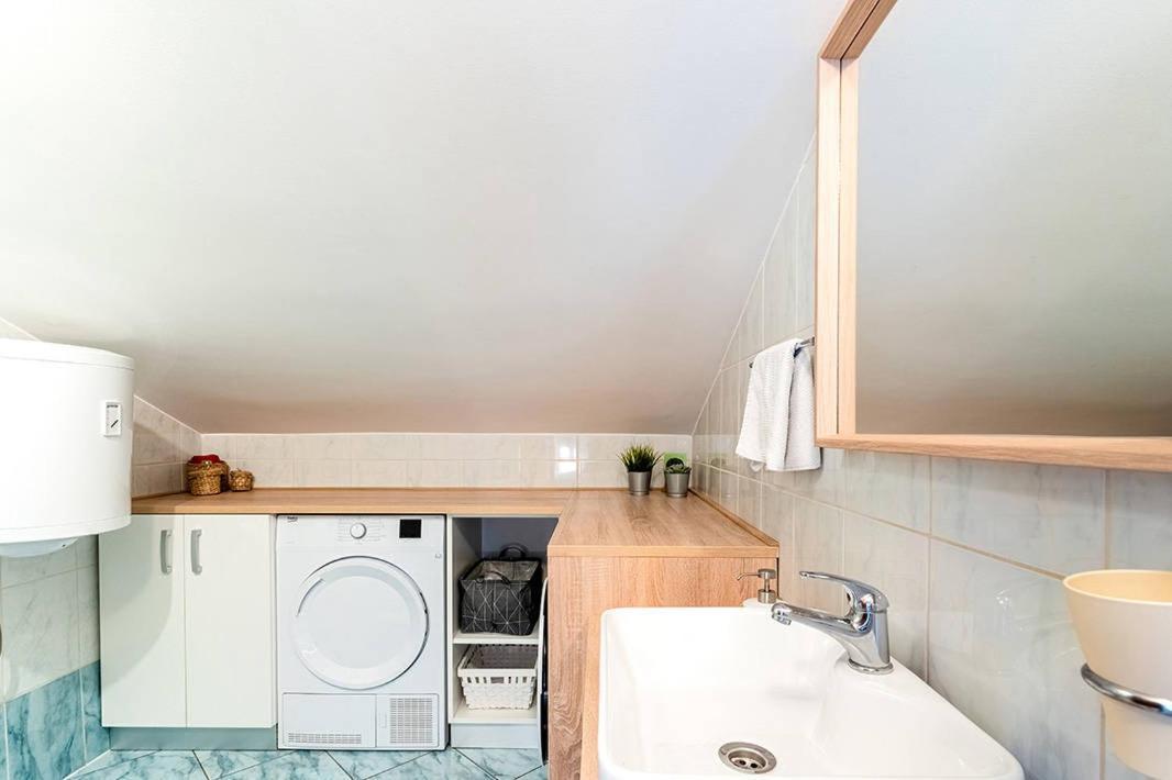 Apartmani Utmar Cres Exteriör bild