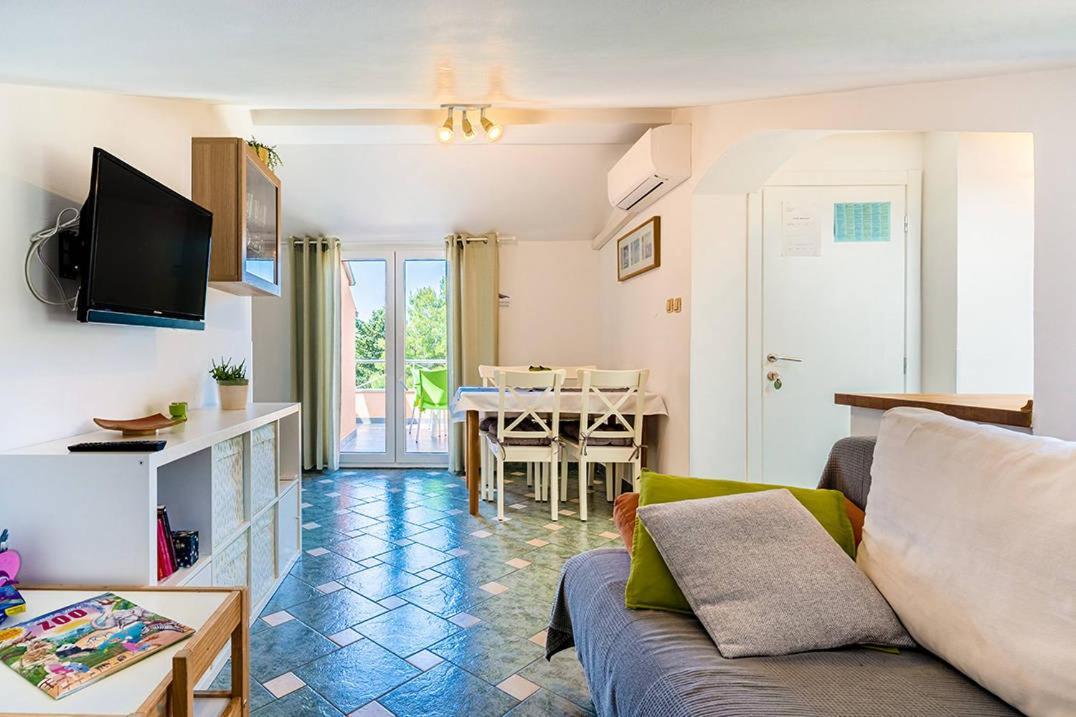 Apartmani Utmar Cres Exteriör bild
