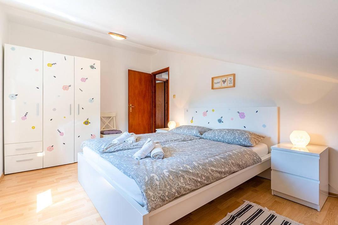 Apartmani Utmar Cres Exteriör bild